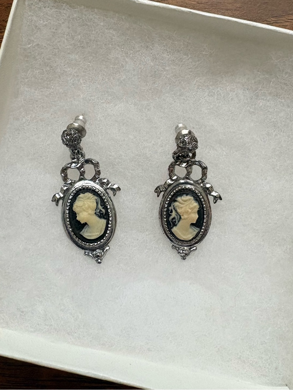 Vintage-Style Cameo Drop Earrings - Black & Cream